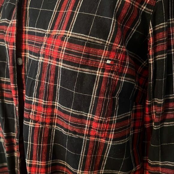 Tommy Hilfiger Women's Multicolor Plaid Long Sleeve Button Up Shirt Medium NWOT - Picture 2 of 9